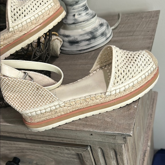 Vince Camuto Cream Espadrilles with Woven Texture EUC - Picture 7 of 12